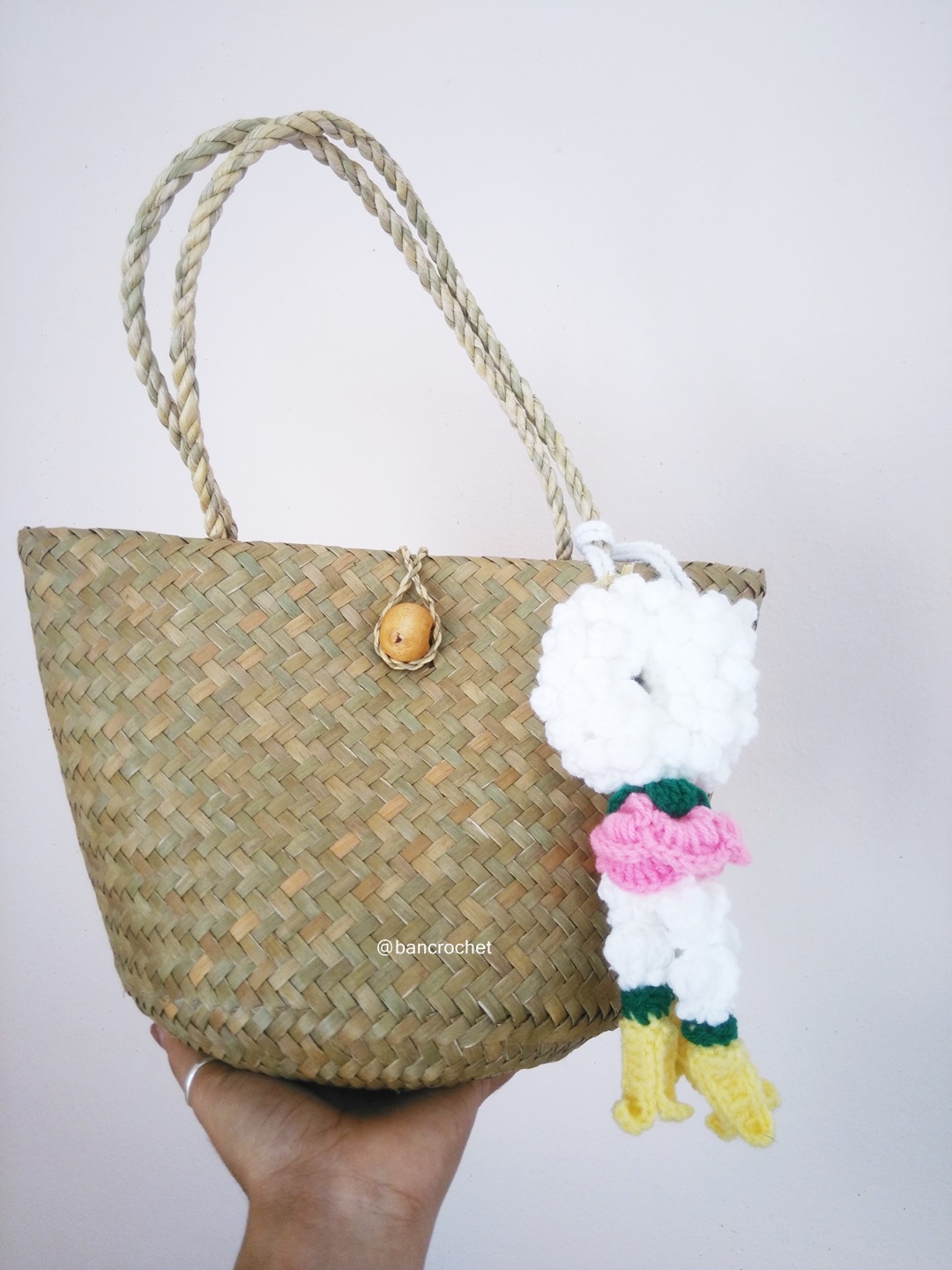 Bancrochet กระเป๋าสานกระจูดประดับพวงมาลัย grajood basket weave bags คละสี 7*10*7*12 นิ้ว