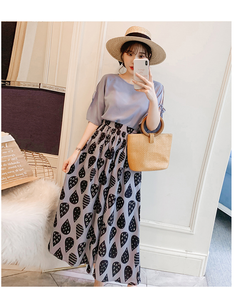 Set_bs1776 ชุดเซ็ท 2 ชิ้น(เสื้อ+กระโปรง) เสื้อแฟชั่นแขนผ่าผูกโบว์สีพื้นฟ้าคราม + กระโปรงยาวลายกราฟฟิคเอวยางยืด ผ้าโพลีเนื้อดีนุ่มใส่สบายผ้าเนื้อดีเรียบสวยไม่ยับง่าย งานเซ็ทเข้าชุดสุดน่ารัก ดีเทลเก๋ๆ ดีงาม แมทช์ได้ลงตัวเข้ากันดูดีที่สุด