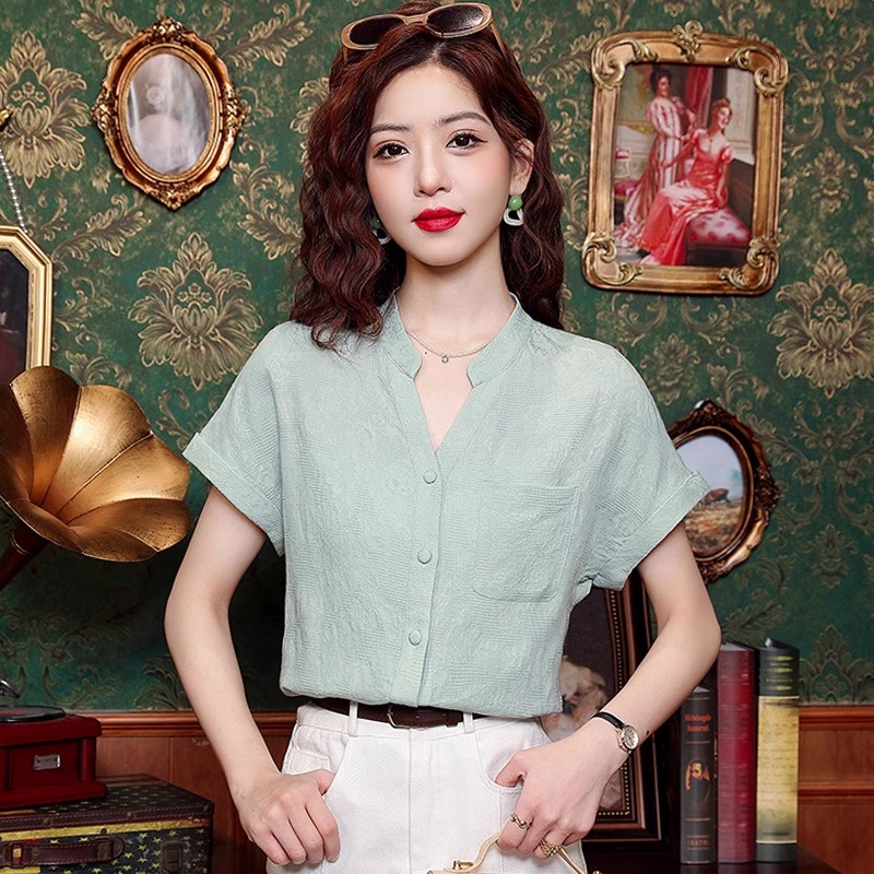 เสื้อเชิ้ตผู้หญิงใส่ทํางาน 390 บาทต่อชิ้น ฟรีค่าจัดส่ง