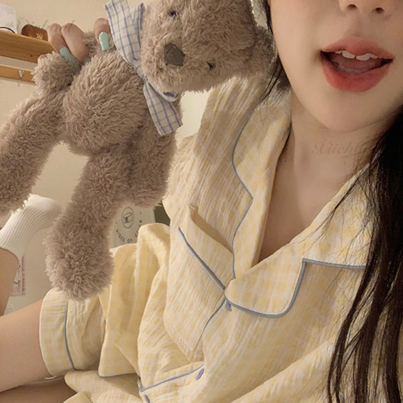 ชุดนอนผู้หญิง