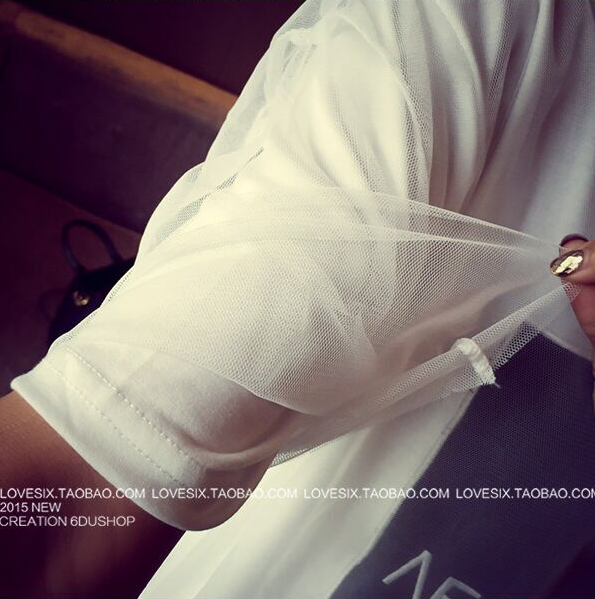 เดรส ผ้าตาข่าย แนวๆ มี 2 ชิ้นนะคะ เสื้อตัวในสกรีนลาย ตัวนอกผ้าตาข่ายอีกชั้น สีขาว/สีดำ