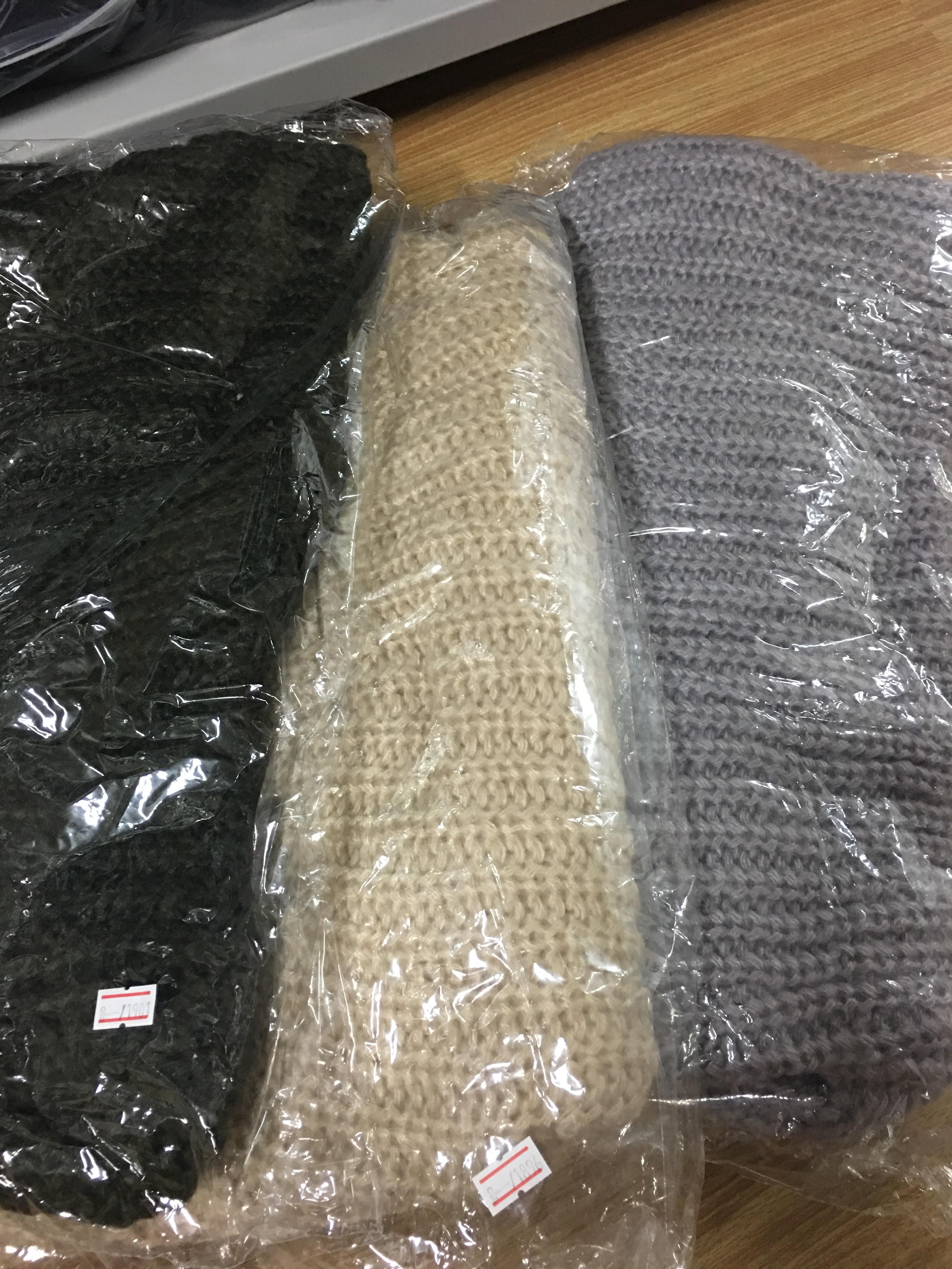 เสื้อไหมพรมตัวโคล่ง สีเทาม่วงอ่อนซีด ไหมพรมยืดได้เยอะ พร้อมส่ง