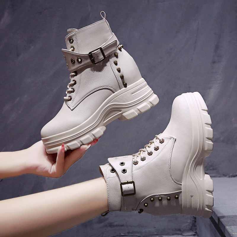 รองเท้าผ้าใบเสริมส้นสูง ไซต์35-39 สนใจทักแชท ฟรีค่าส่ง!