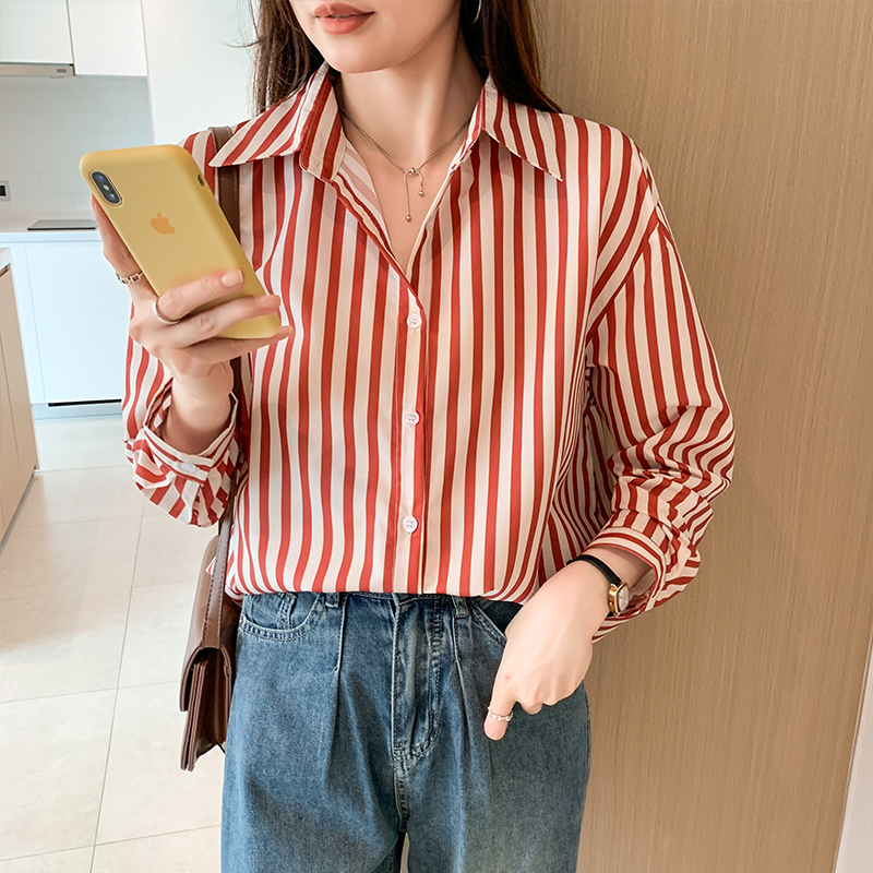 เสื้อเชิ้ตผู้หญิงแขนยาว เสื้อเชิ้ตผู้หญิงใส่ทํางาน 390 บาทต่อชิ้น ฟรีค่าจัดส่ง