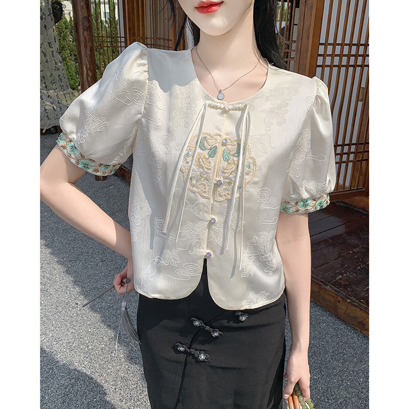 เสื้อเชิ้ตผู้หญิงใส่ทํางาน 390 บาทต่อชิ้น ฟรีค่าจัดส่ง