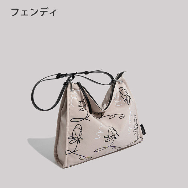 กระเป๋าสะพายข้างผู้หญิง กระเป๋าสะพายสไตล์เกาหลี By Japanese フェンディ authentic bag