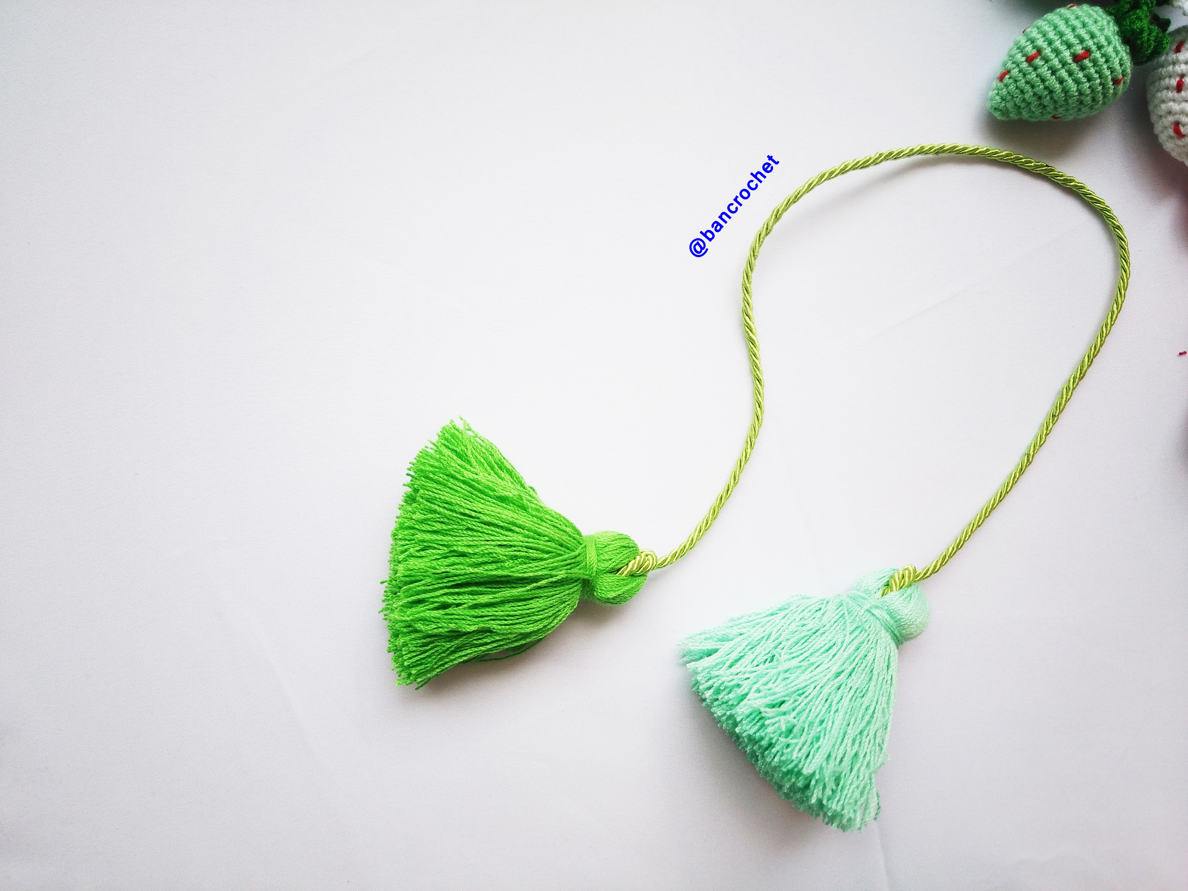 Bancrochet พู่ห้อยกระเป๋า/ที่ห้อยกระเป๋าแฮนด์เมด Tassels keychain hanging for bags หลากสี 4 นิ้ว