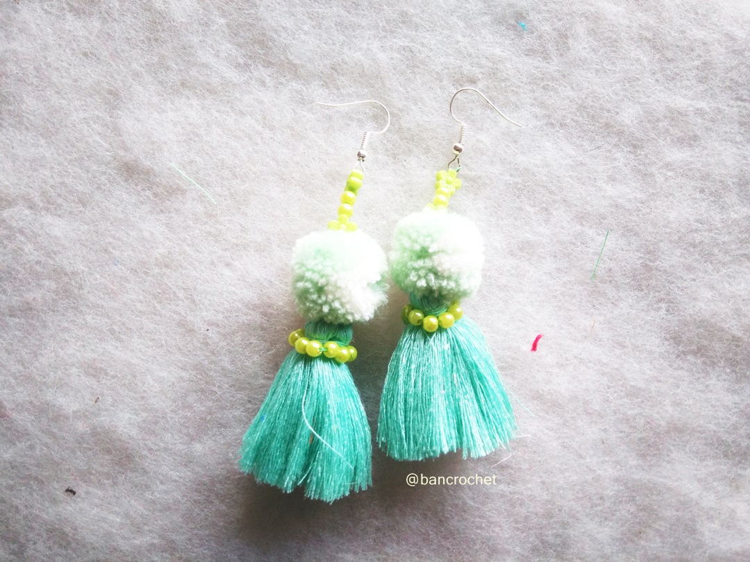 ต่างหูถักโครเชต์ crochet earrings สีเขียว 4 นิ้ว