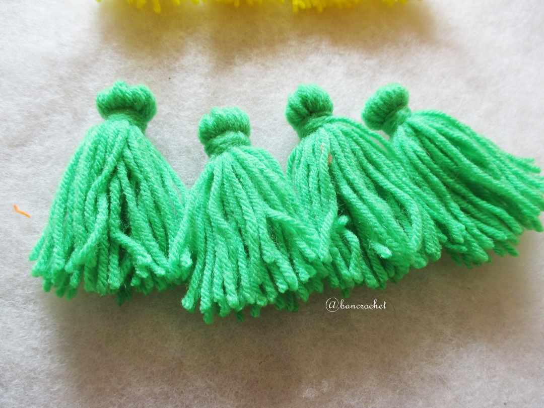 พู่สีเขียวโครเชต์ ไหมพรม 4 ply green tassel crochet acrylic yarn 4 ply