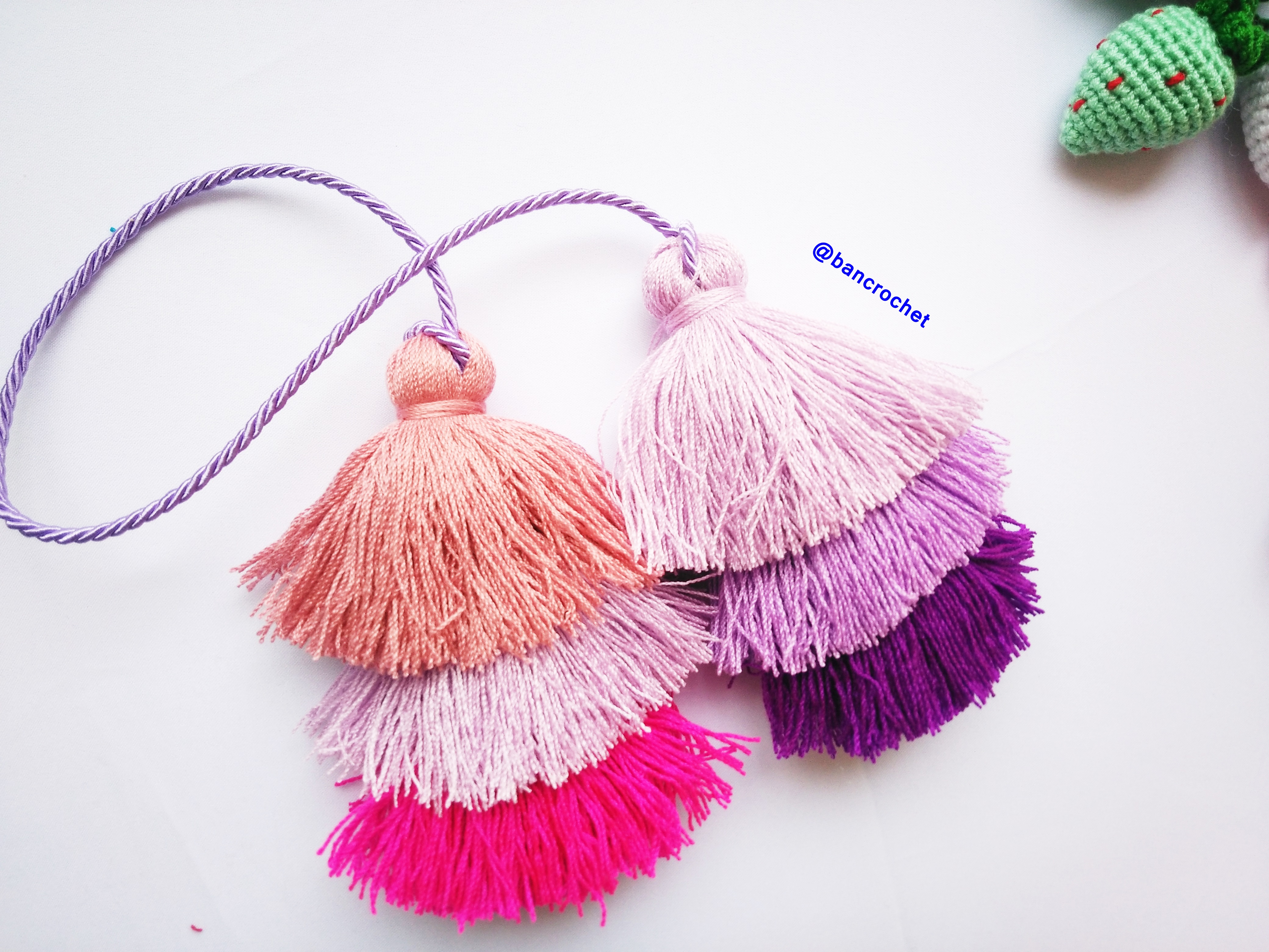 Bancrochet พู่ห้อยกระเป๋า/ที่ห้อยกระเป๋าแฮนด์เมด Tassels keychain hanging for bags หลากสี 4 นิ้ว