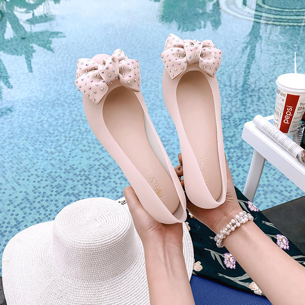 Jelly Shoes แฟชั่นรองเท้าที่ต้องได้ใช้แน่นอนในช่วงหน้าฝน