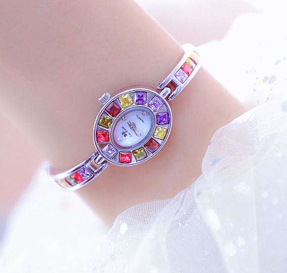 นาฬิกาข้อมือ ฝังเพชร อัญมณี หลากสี สวยหรู นาฬิกาแบบ สร้อยข้อมือ หน้าปัดรูปไข่ สวยอย่างลงตัว 677800