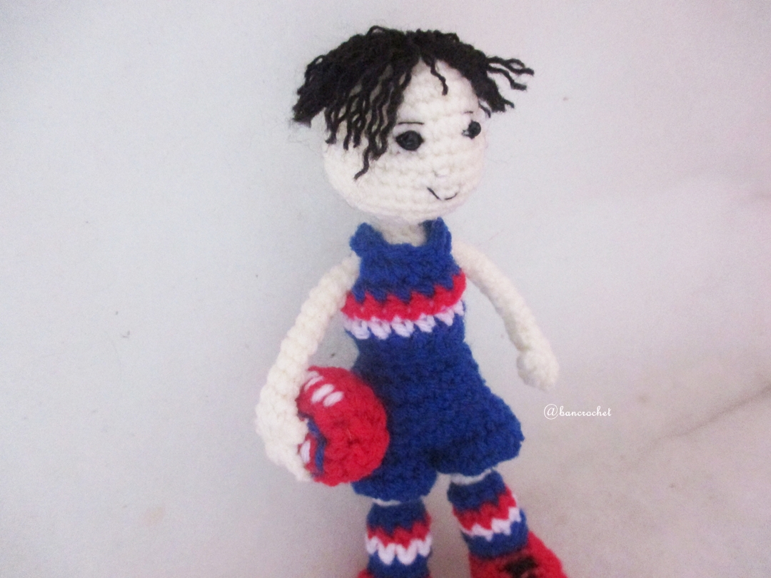 ตุ๊กตาถักนักรักบี้ ขนาด 5 นิ้ว rugby doll amigurumi crochet 5 inches
