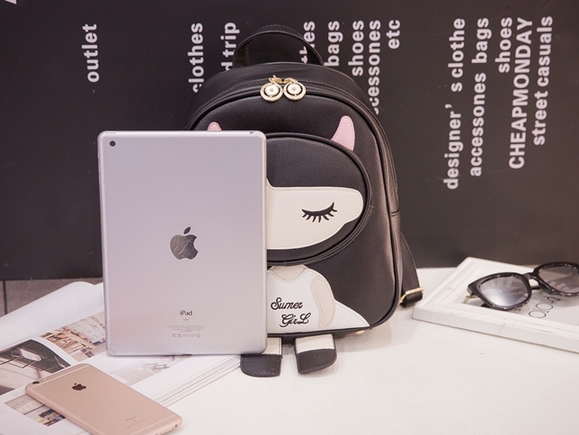 กระเป๋าเป้ หนังใบเล็กสีดำ แต่งลายเด็กผู้หญิง น่ารัก black