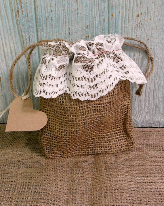 ถุงผ้ากระสอบหูรูดตกแต่งขอบปากด้วยผ้าลูกไม้