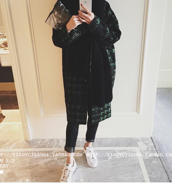 เสื้อโค้ทกันหนาว สไตล์เกาหลี ตัวโคล่ง สีเขียวดำ ลายเก๋ๆ ผ้าวูลเนื้อละเอียด อยู่ทรง ไม่หนามากงานดี บุซับในกันลม พร้อมส่งเลยจ้า same pic