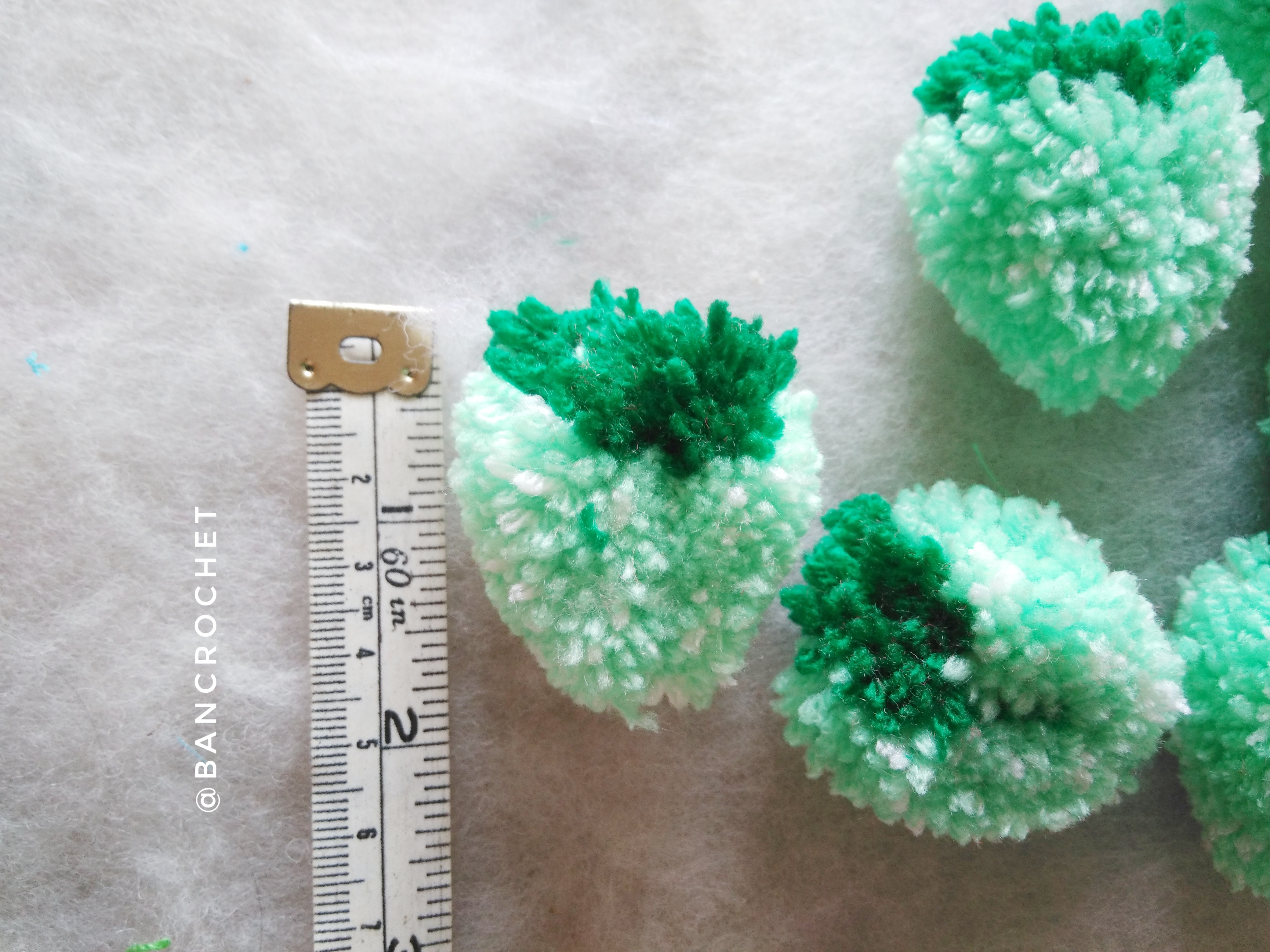Bancrochet ปอมปอมสตรอเบอรี่ (เฉพาะราคาส่ง) pompoms strawberry (only wholesale) สำเนา หลากสี/mix 2 นิ้ว/ 2 inch