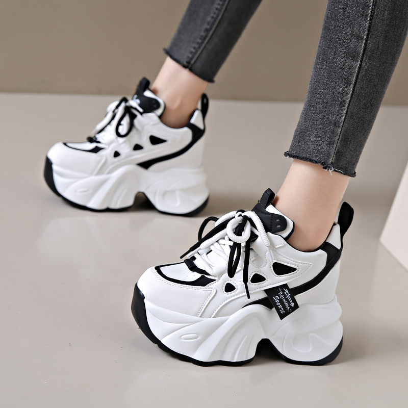 รองเท้าผ้าใบเสริมส้นสูง ไซต์35-39 สนใจทักแชท ฟรีค่าส่ง!