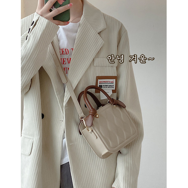 กระเป๋าสะพายข้างผู้หญิง กระเป๋าสะพายสไตล์เกาหลี By Japanese フェンディ authentic bag