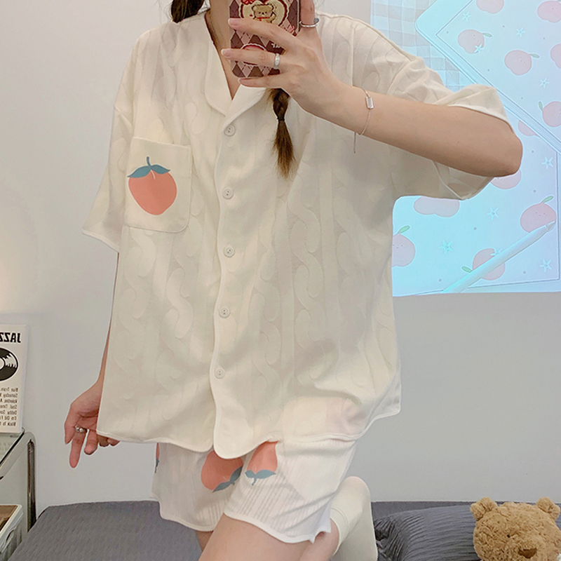 ชุดนอนผู้หญิง