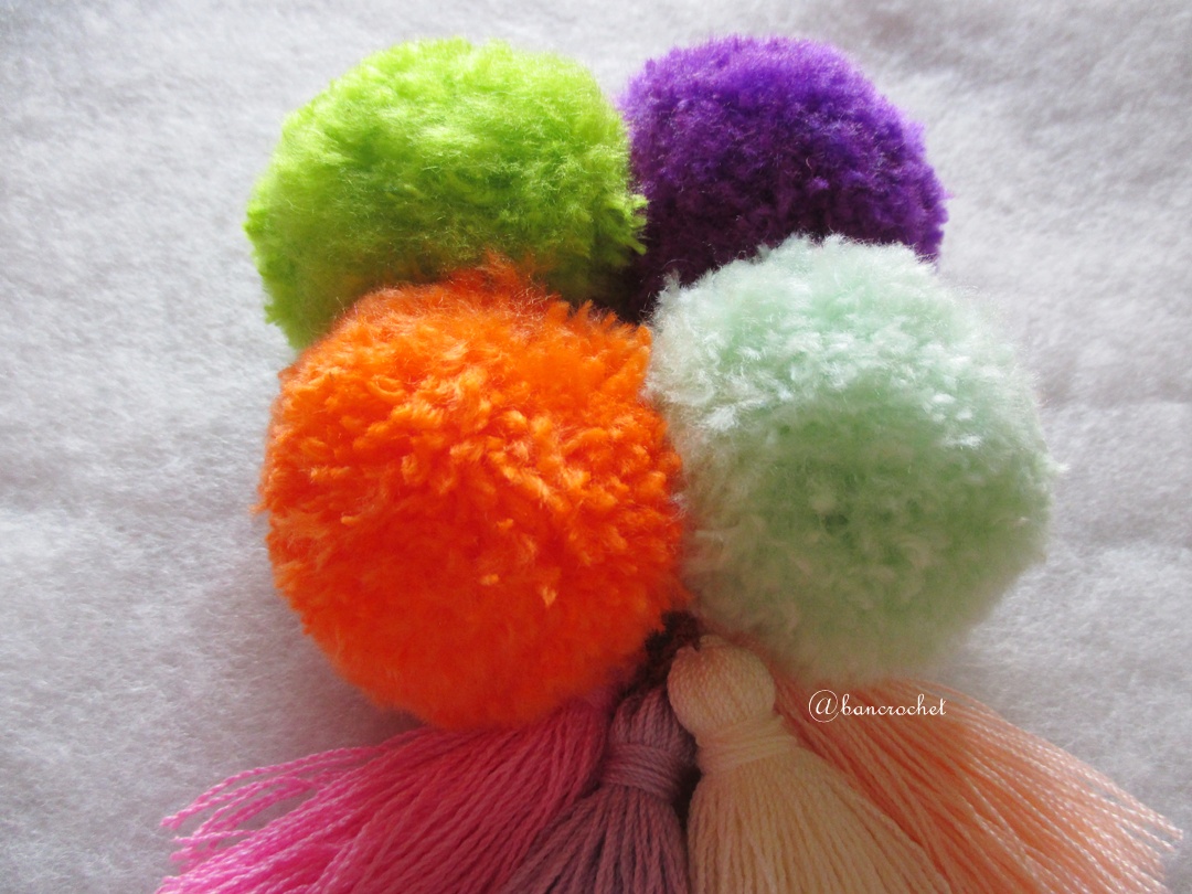 พู่+ปอมปอมแขวนกระเป๋าถักโครเชต์ pompom