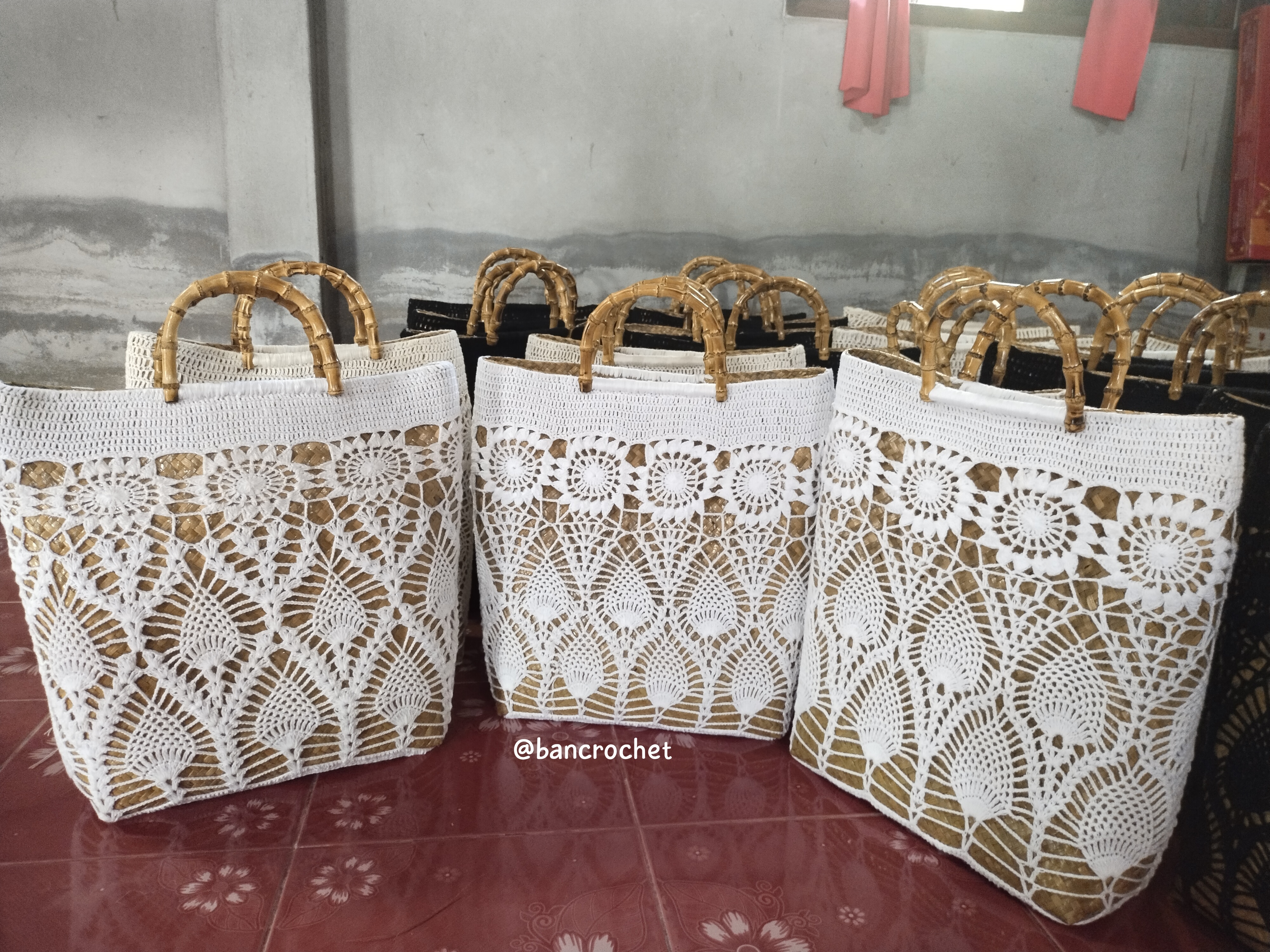 Bancrochet กระเป๋าถักโครเชต์ crochet bag หลากสี 30*40 ซม.