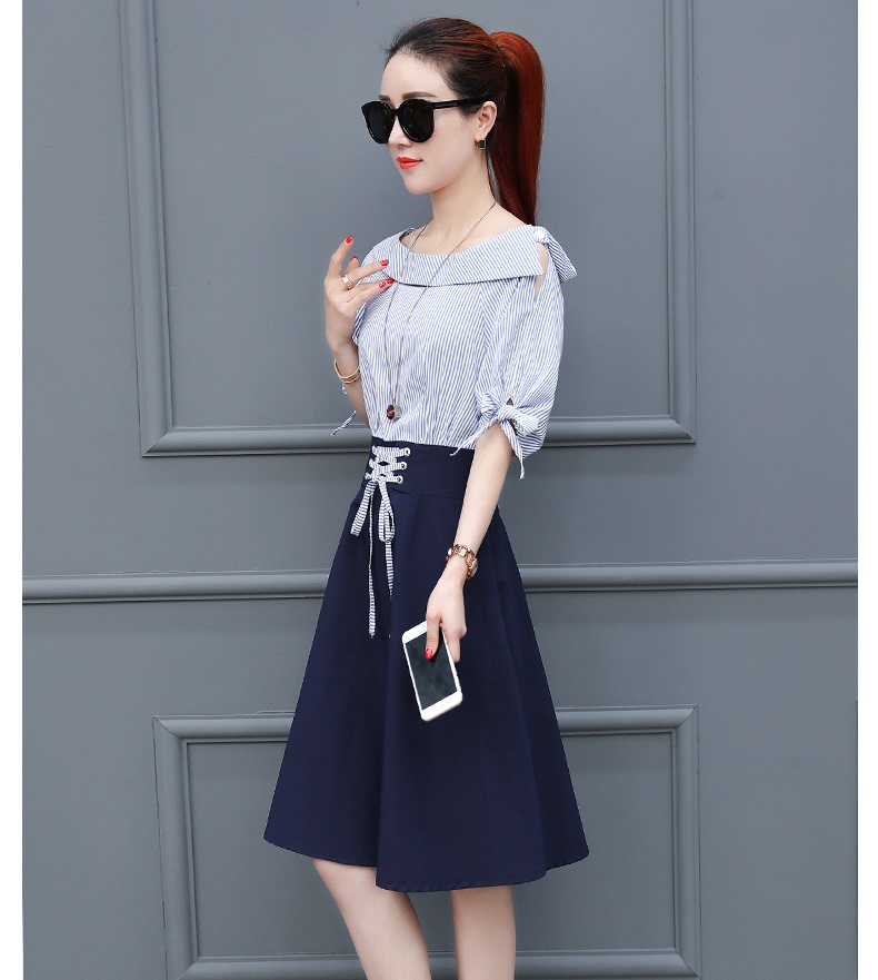 Dress4617 เดรสปาดไหล่ลายริ้วเล็กสีฟ้าขาวตัดต่อกระโปรงผ้าซาร่าสีพื้นกรม แขนสามส่วนผูกโบว์ เอวแต่งเชือกผูก