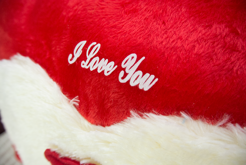 💟ของขวัญวาเลนไทน์หมอนสีแดงสดใส หมอนสี่เหลี่ยม เนื้อขนนุ่มนิ่ม💟