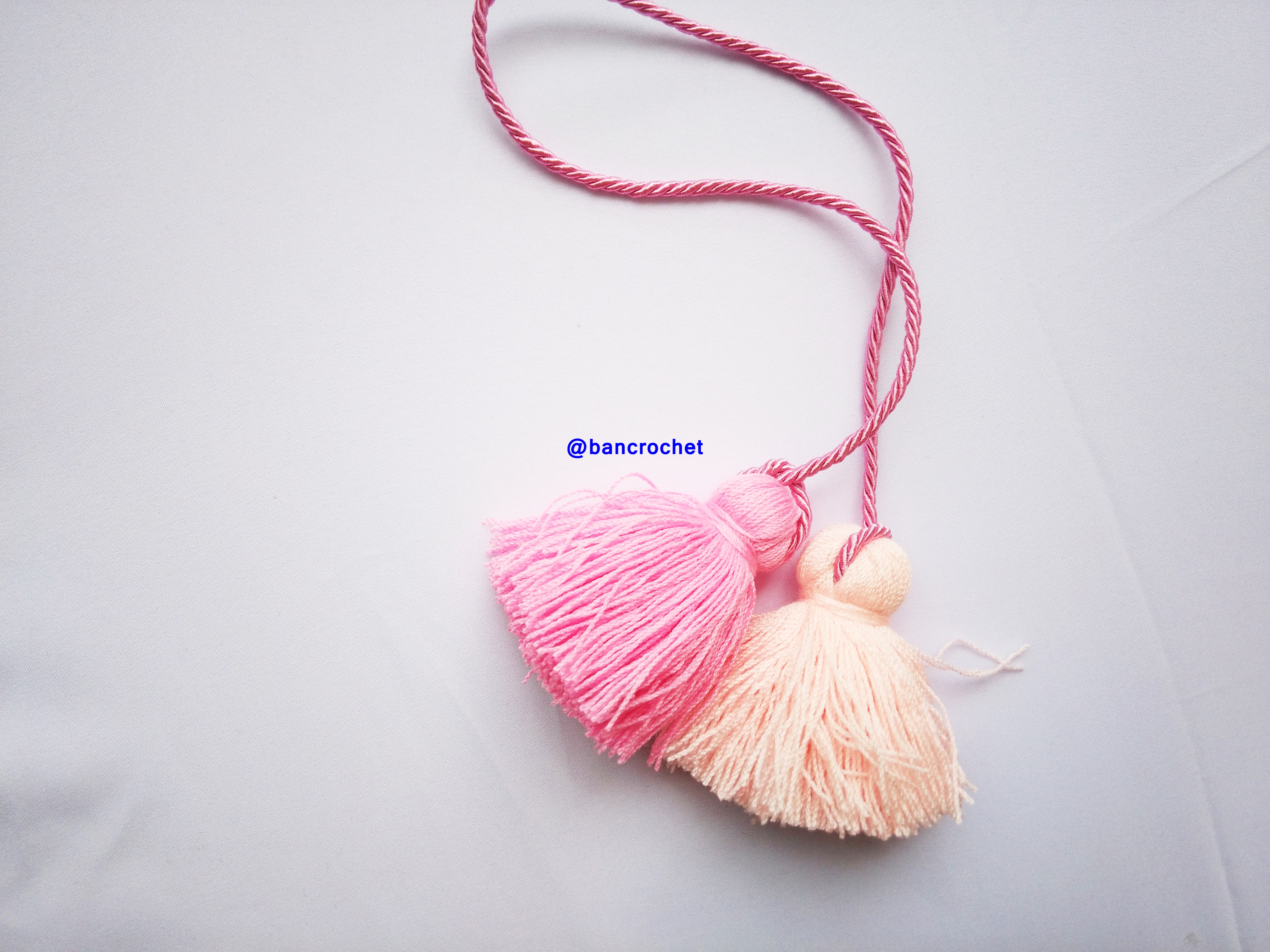 Bancrochet พู่ห้อยกระเป๋า/ที่ห้อยกระเป๋าแฮนด์เมด Tassels keychain hanging for bags หลากสี 4 นิ้ว