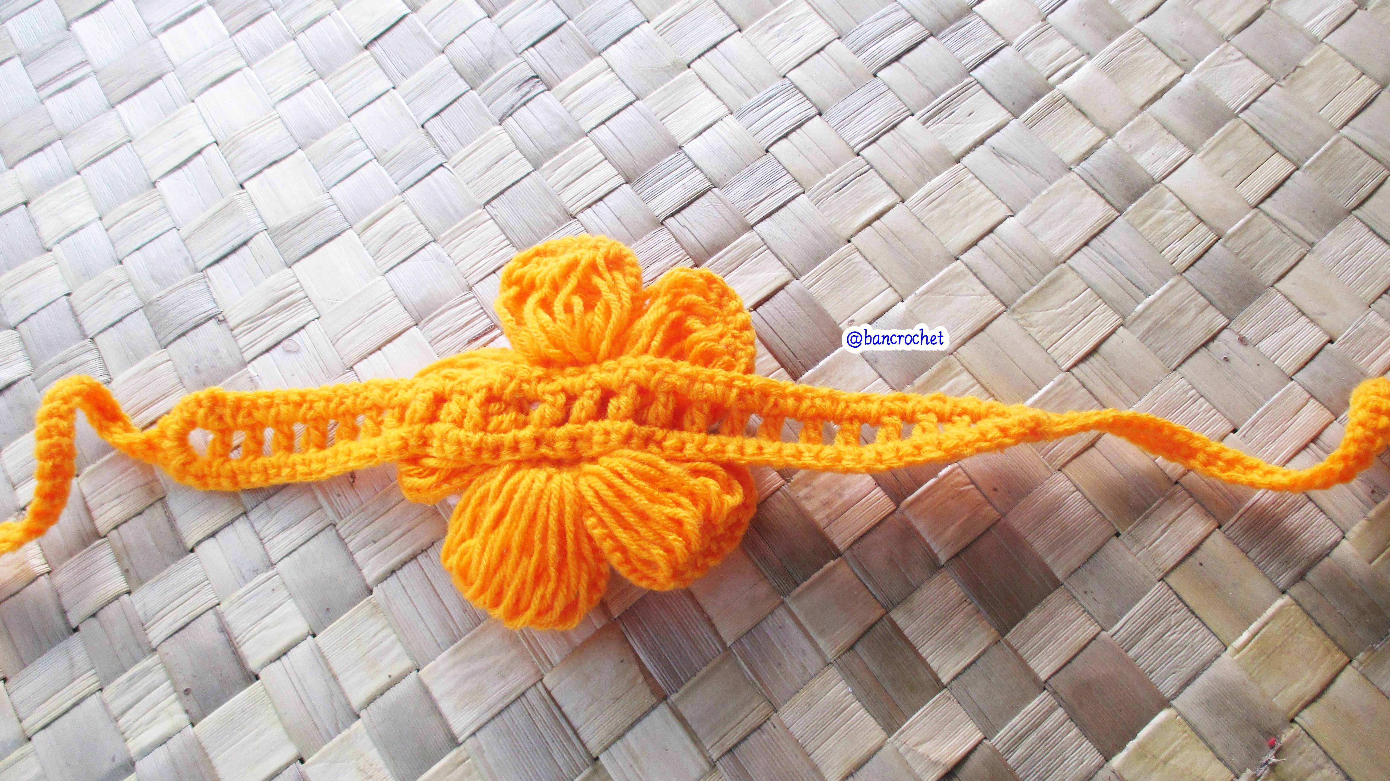 Bancrochet ที่คาดผมถักโครเชต์ ดอกไม้ถักคาดผม Crochet Flower Headband ส้มขาว 7x6 Inch