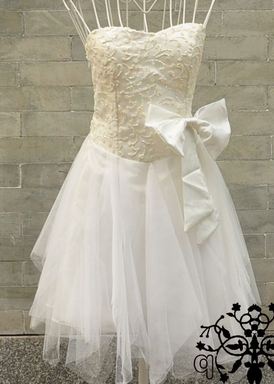 มินิเดรสเกาะอก ชุดแต่งงาน ออกงาน สีขาว ปักเลี่ยม มีโบว์คาดเอว no 76520