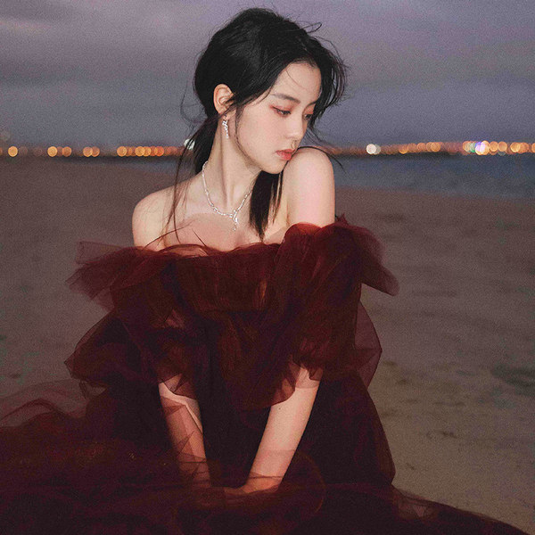 ชุดราตรี ชุดราตรีสวยหรู แบบ ทันสมัย Evening dress