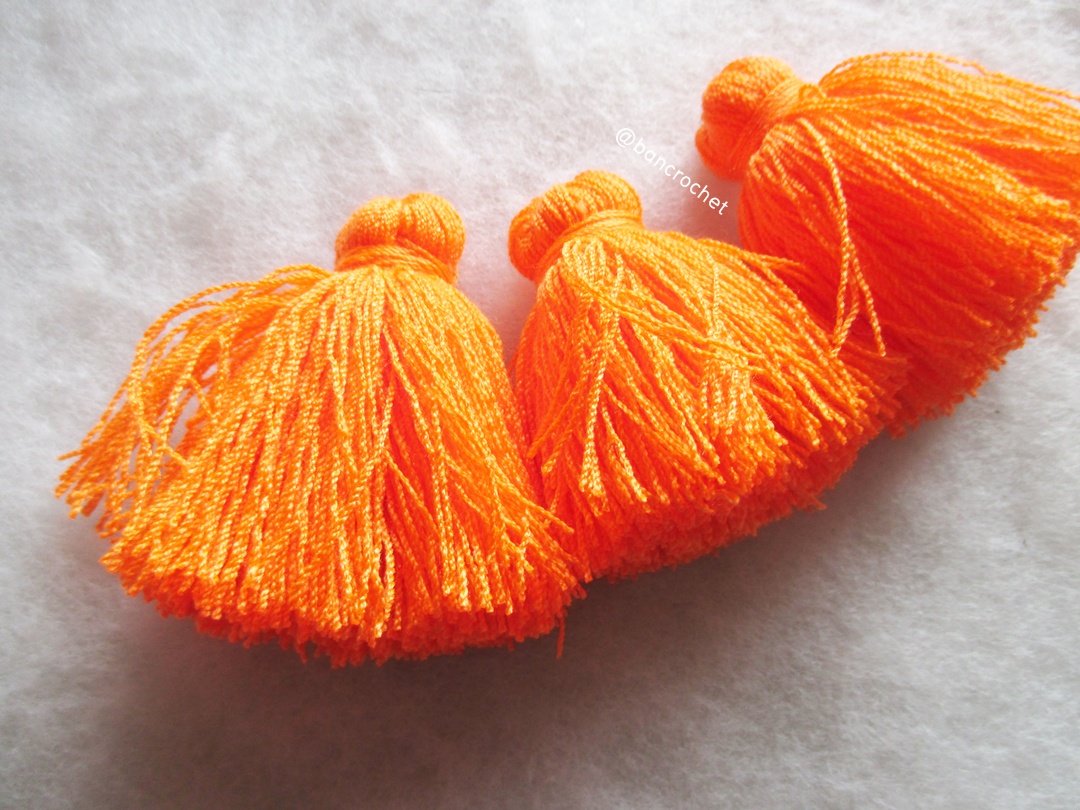 พู่แบบหนาฟู ขนาด 2 นิ้ว 4 ply tassel crochet acrylic yarn 4 ply ส้ม 2 นิ้ว