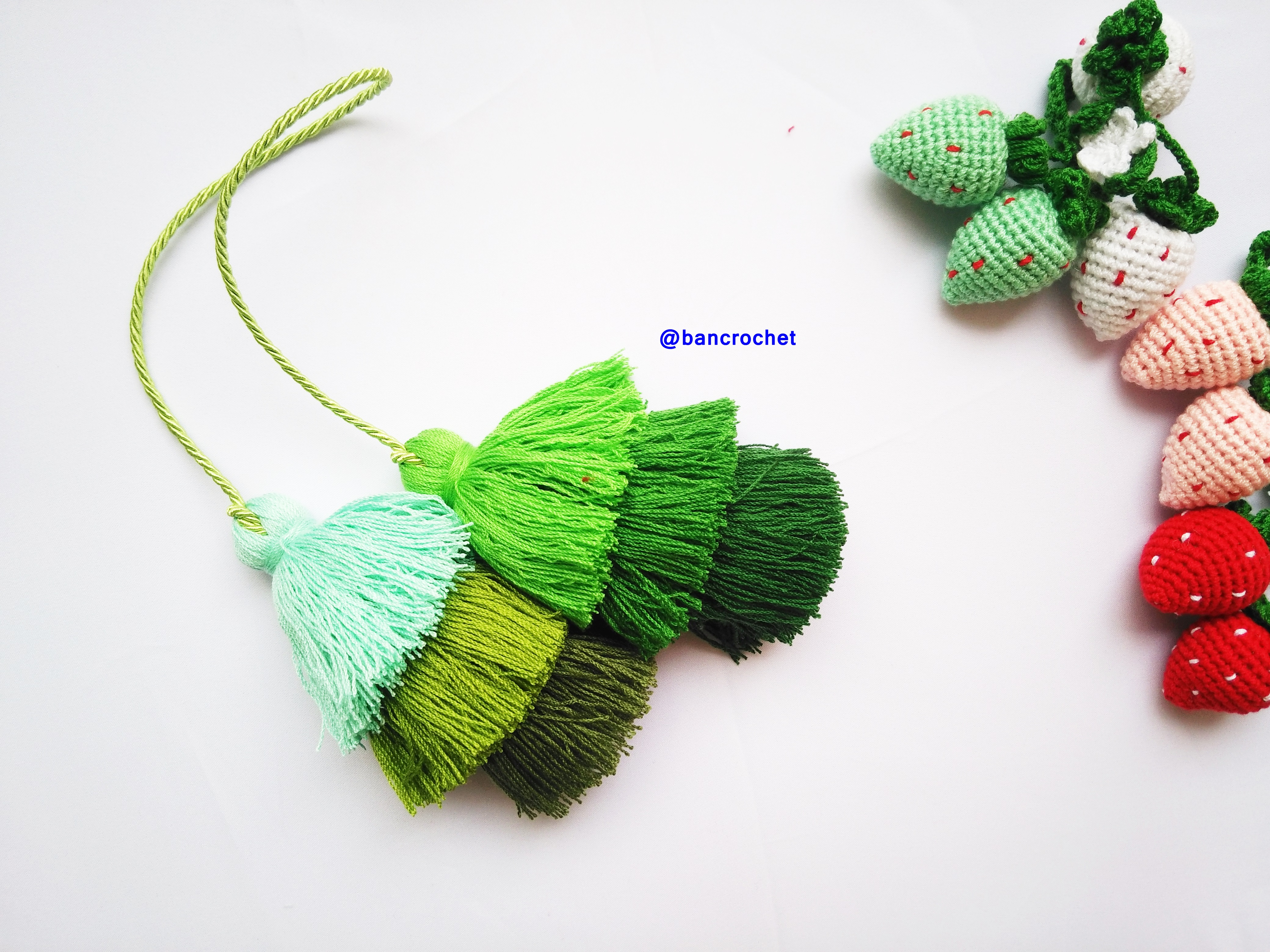 Bancrochet พู่ห้อยกระเป๋า/ที่ห้อยกระเป๋าแฮนด์เมด Tassels keychain hanging for bags หลากสี 4 นิ้ว