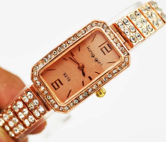 นาฬิกาข้อมือผู้หญิง สี Rose Gold ฝังเพชร ทั้งเส้น ทรงสี่เหลี่ยม เรียบหรู ราคาถูก no 6522618