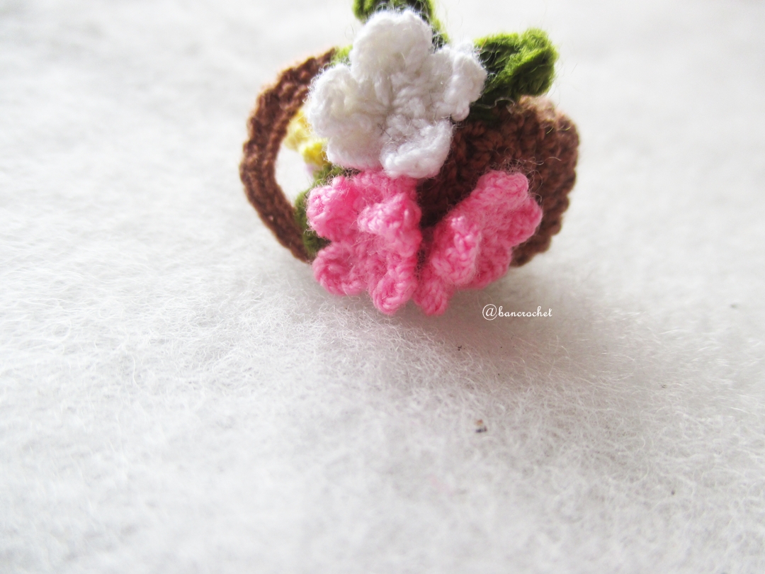 ช่อดอกไม้ใส่ตะกร้าจิ๋ว mini flowers crochet