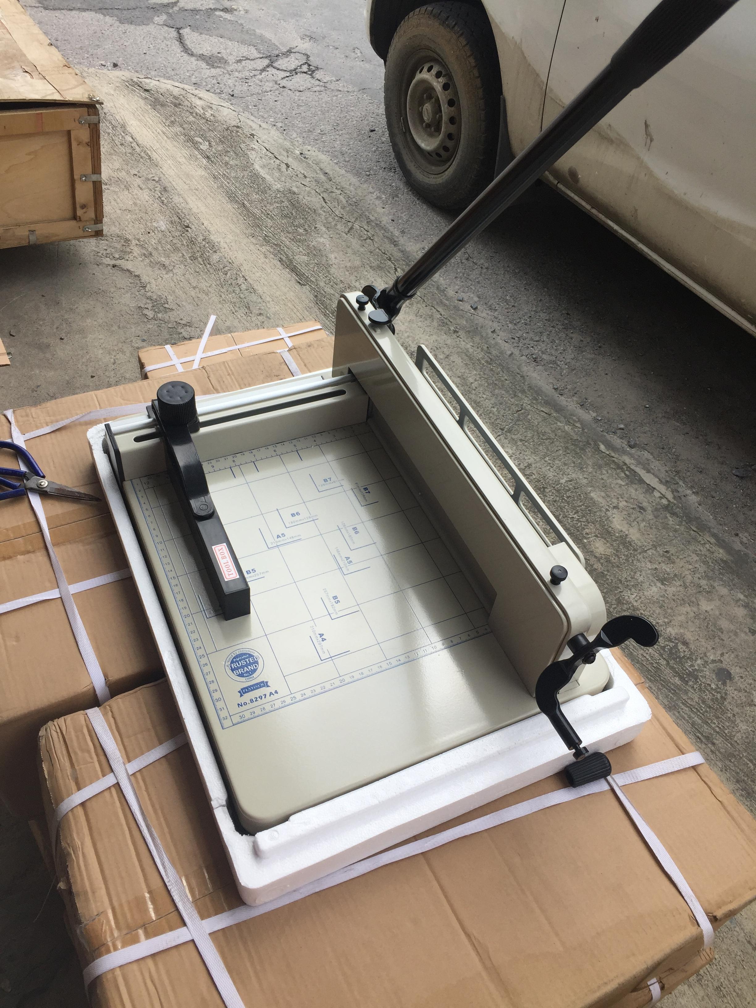 เครื่องตัดกระดาษ A4 3200 บาท