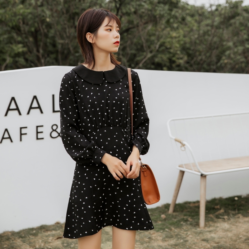 Dress4577 เดรสลายหัวใจสีดำ คอบัว แขนยาวกระดุมข้อมือ ซิปหลังใส่ง่าย ผ้าไมโครเนื้อดีใส่สบาย งานสวยผ้านุ่มน่าใส่ ทรงนี้ใส่ได้เรื่อยๆ ใส่ทำงาน ใสเที่ยว ชุดเดียวจบเลยจ้า