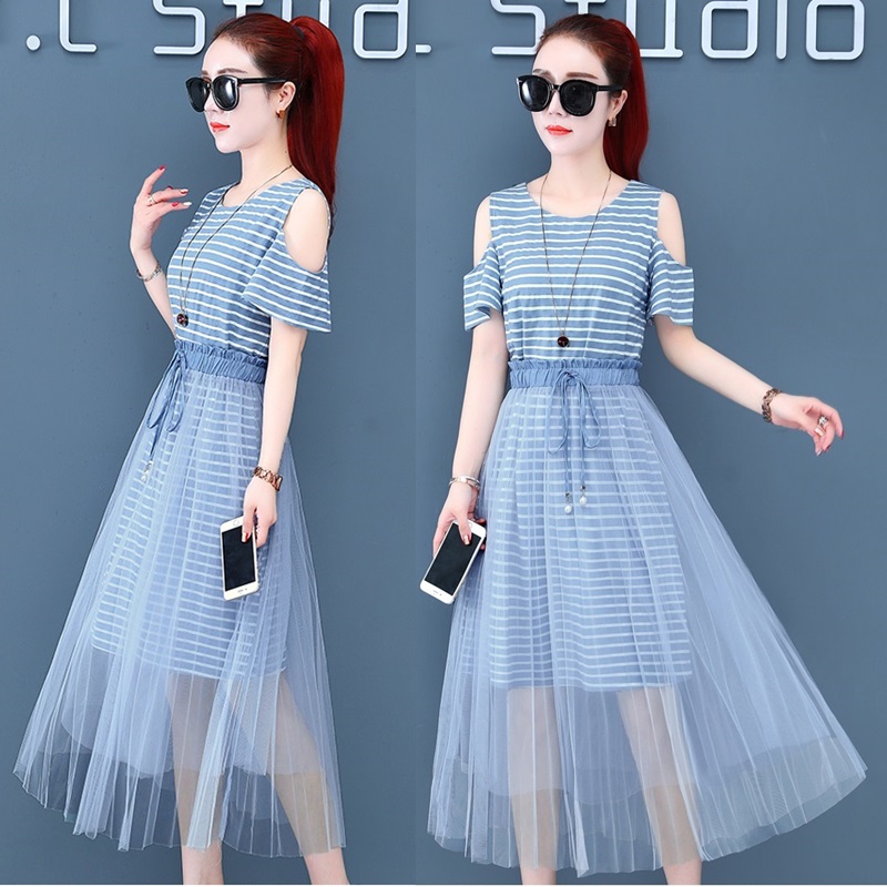 Dress4619 เซ็ท(เดรส+กระโปรง) เดรสยาวเว้าไหล่ลายริ้วสีฟ้าขาวผ้านุ่มยืดหยุ่นสูง+กระโปรงยาวผ้ามุ้งสองชั้นเอวยางยืดสีฟ้าเข้าชุด งานน่ารักเก๋ๆ ดูดีไม่ซ้ำใคร แมทช์ได้ลงตัว ใส่ได้ทุกโอกาส