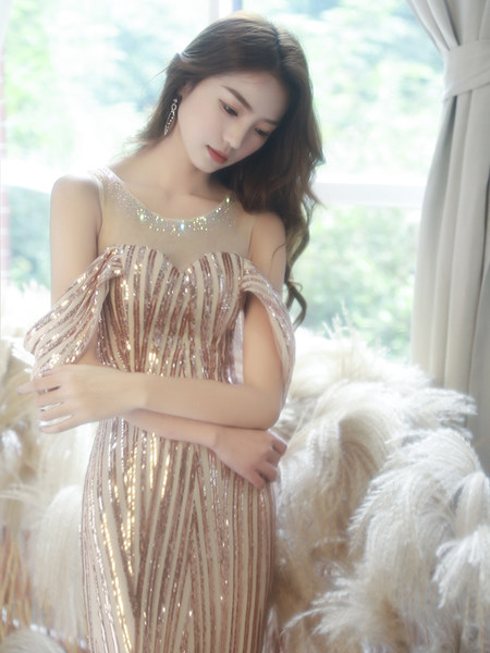 ชุดราตรี ชุดราตรีสวยหรู แบบ ทันสมัย Evening dress