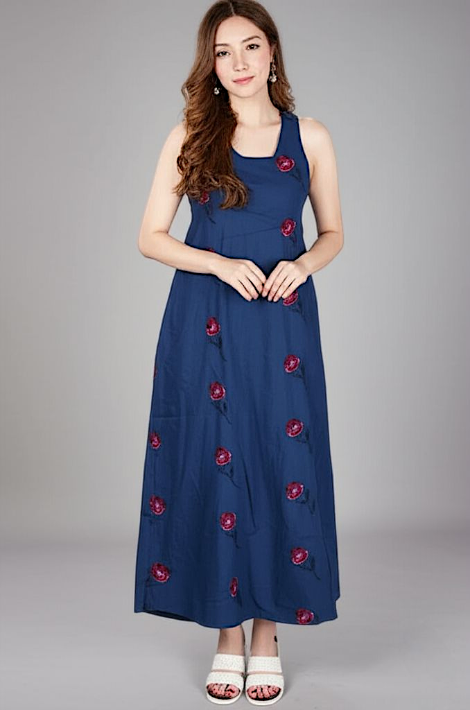 🌹 Dress3409 Maxi Dress แม็กซี่เดรสยีนส์ปักกุหลาบ ใส่แล้วสวยหวานแต่ยังดูเท่มีสไตล์ สียีนส์เข้ม