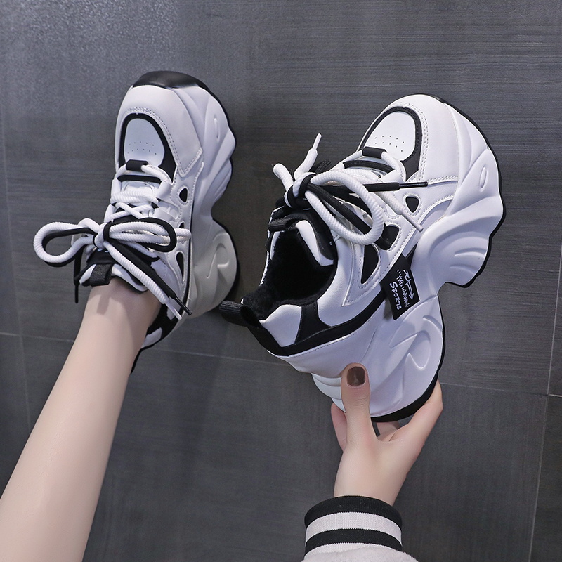 รองเท้าผ้าใบเสริมส้นสูง ไซต์35-39 สนใจทักแชท ฟรีค่าส่ง!