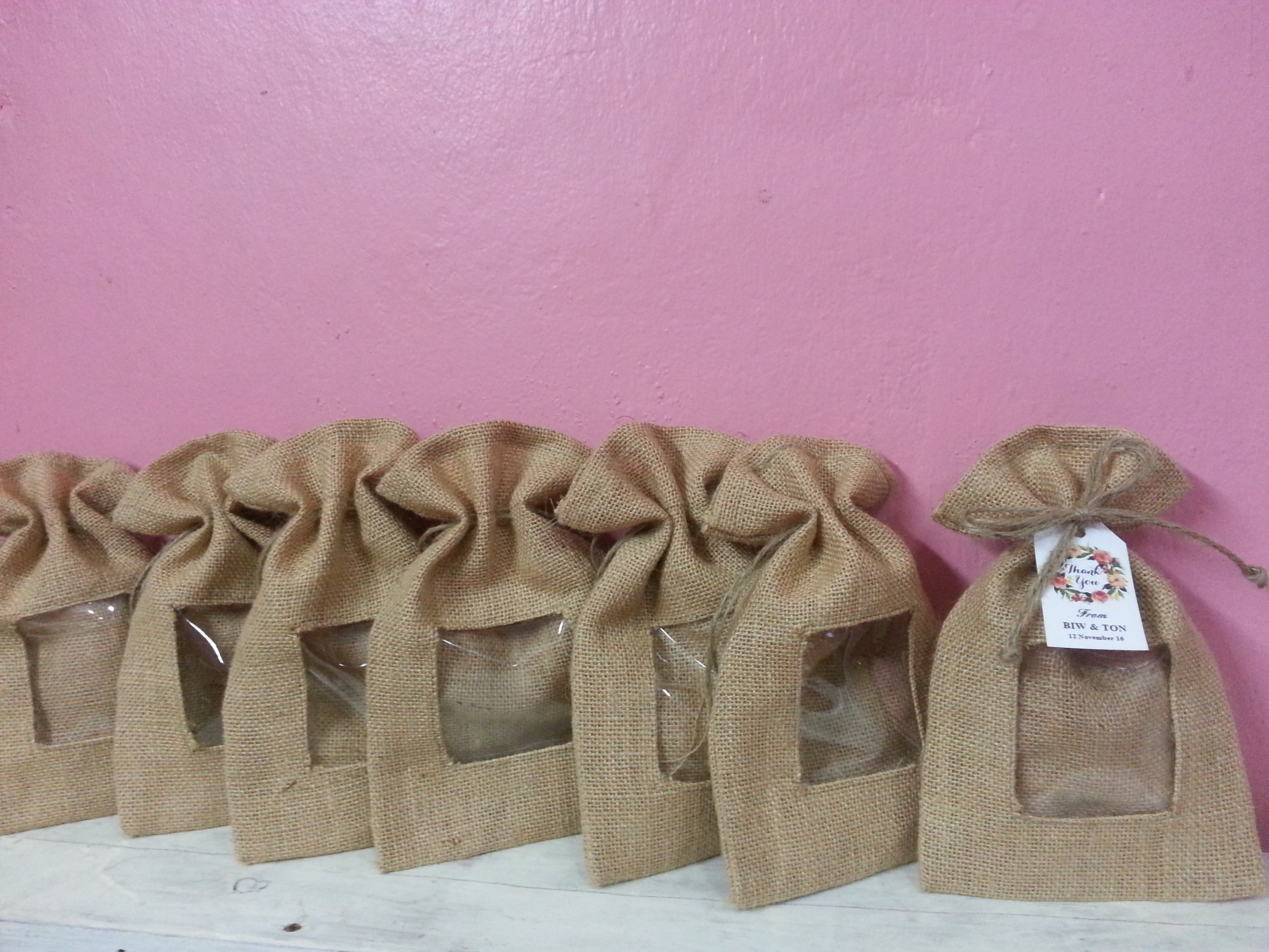 ถุงผ้ากระสอบหูรูดเจาะหน้าต่างบรรจุข้าว 500 กรัม