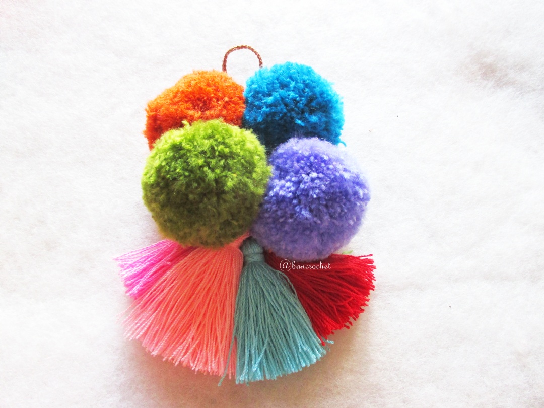 พู่+ปอมปอมแขวนกระเป๋าถักโครเชต์ pompom