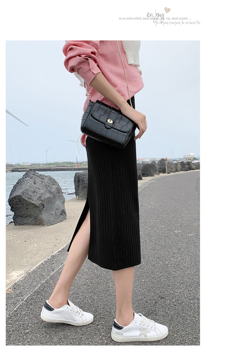 กระโปรงไหมพรม ผ้าร่อง ทรงสวย เกาหลีมากกกกกก ห้ามพลาดเลยน้า ยืดได้เยอะจ้า