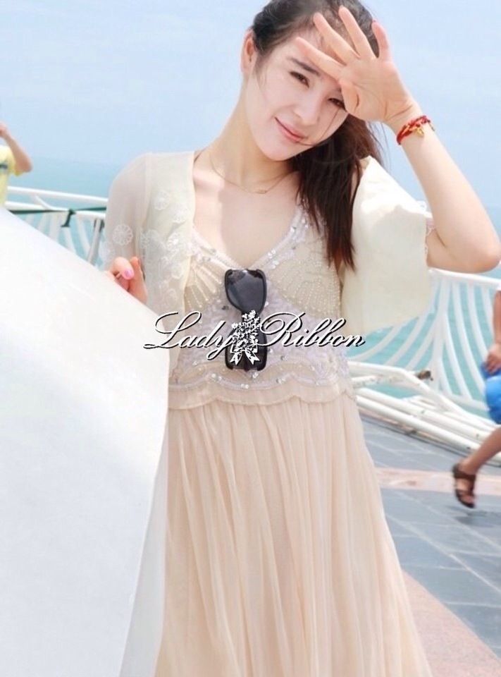 Lady Twinkle Glam Mini dress มินิเดรสแต่งเลื่อมและลูกปัดสีครีม same pic