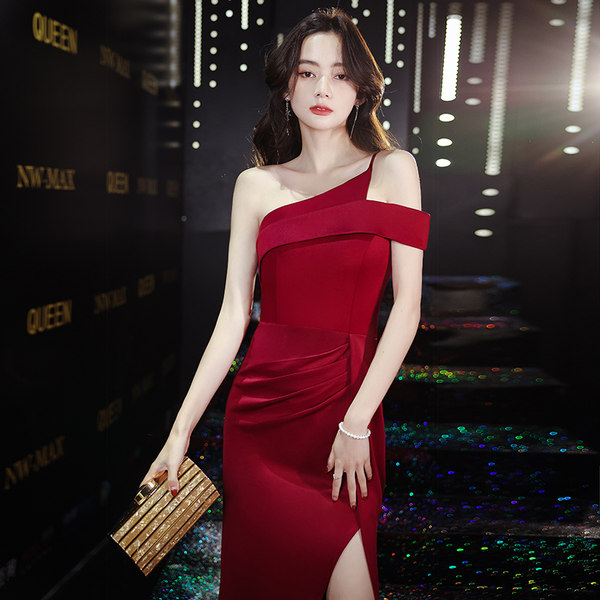 ชุดราตรี ชุดราตรีสวยหรู แบบ ทันสมัย Evening dress
