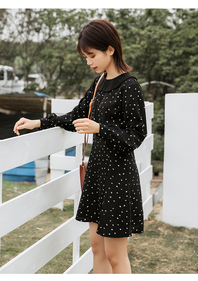 Dress4577 เดรสลายหัวใจสีดำ คอบัว แขนยาวกระดุมข้อมือ ซิปหลังใส่ง่าย ผ้าไมโครเนื้อดีใส่สบาย งานสวยผ้านุ่มน่าใส่ ทรงนี้ใส่ได้เรื่อยๆ ใส่ทำงาน ใสเที่ยว ชุดเดียวจบเลยจ้า