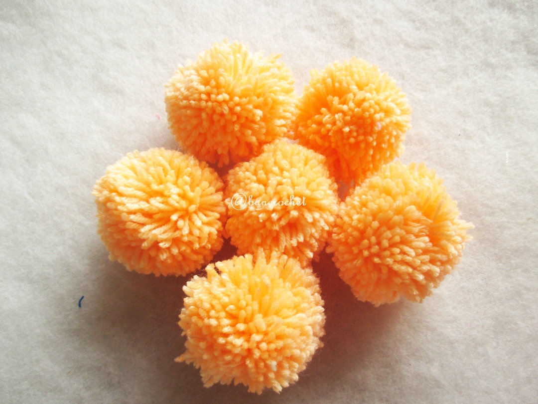 ปอมปอมไหมพรมสีส้มอ่อน ขนาด 2 นิ้ว pompoms crochet
