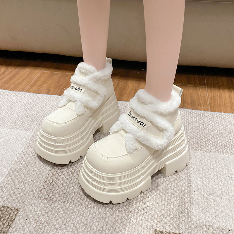 รองเท้าผ้าใบเสริมส้นสูง ไซต์35-39 สนใจทักแชท ฟรีค่าส่ง!